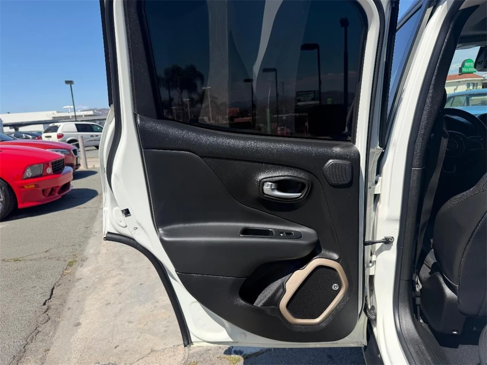 2017 Jeep Renegade - Image 21 of 25