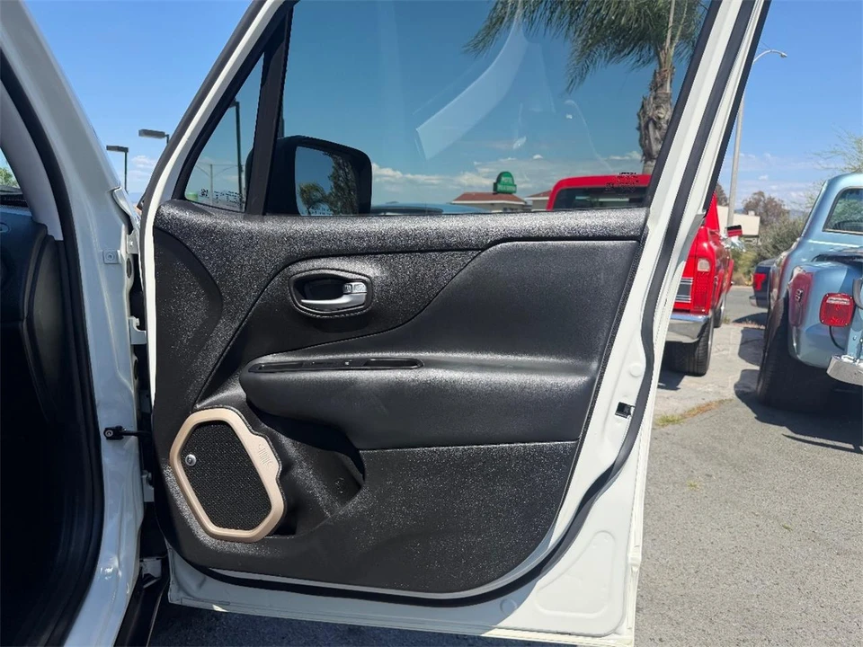 2017 Jeep Renegade - Image 23 of 25