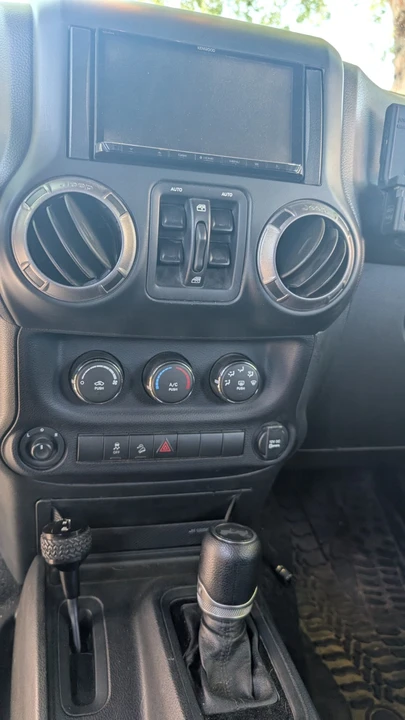 2017 Jeep JK Wrangler - Image 27 of 31
