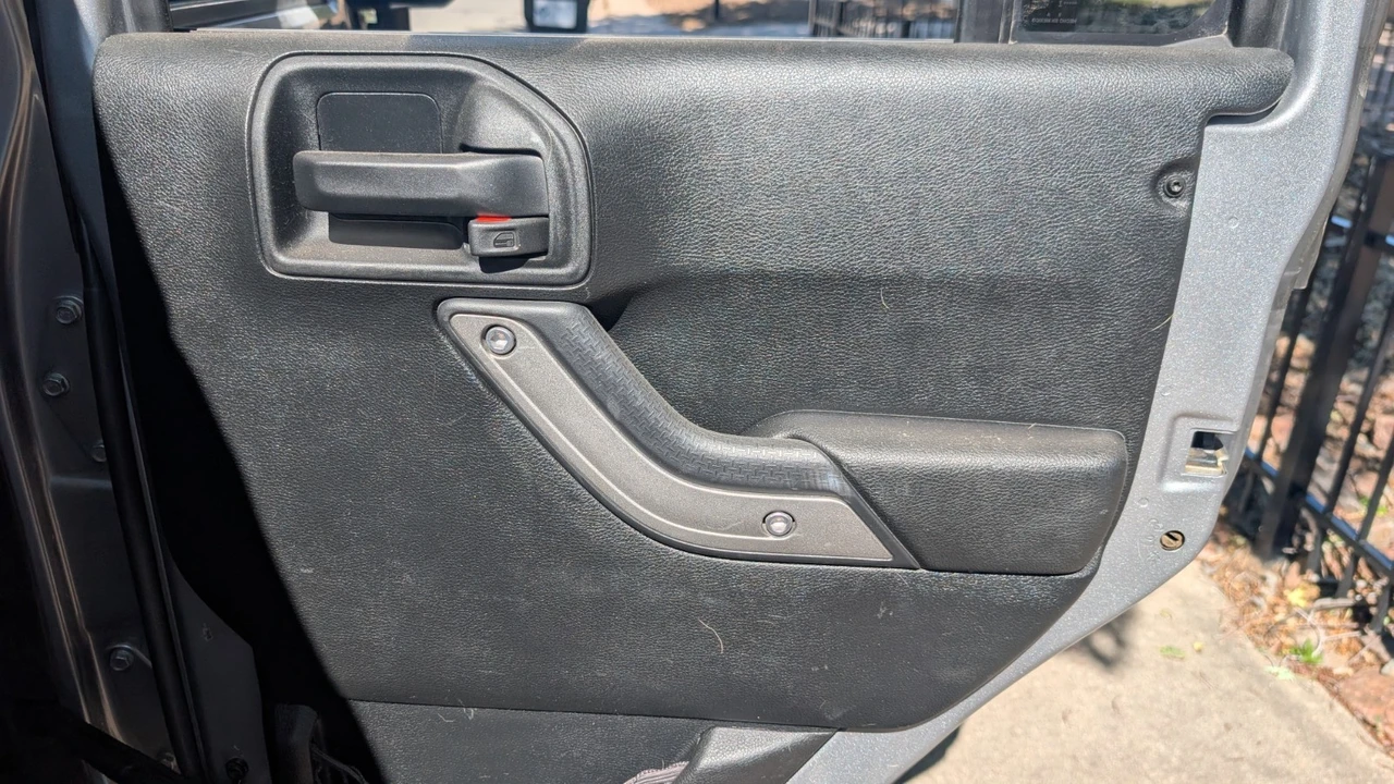 2017 Jeep JK Wrangler - Image 19 of 31