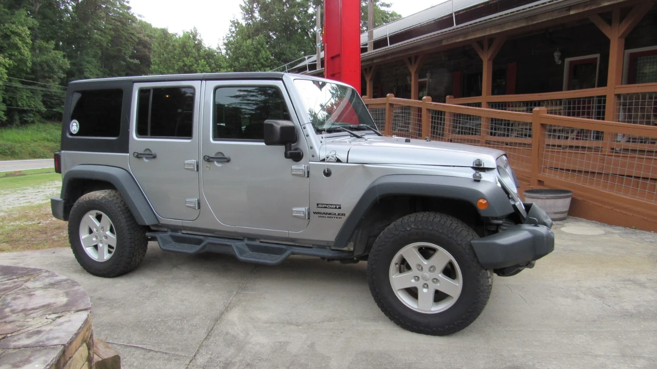 2017 Jeep JK Wrangler - Image 2 of 25