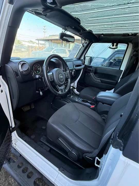 2017 Jeep JK Wrangler - Image 10 of 11