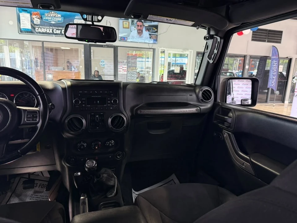 2017 Jeep JK Wrangler - Image 23 of 31