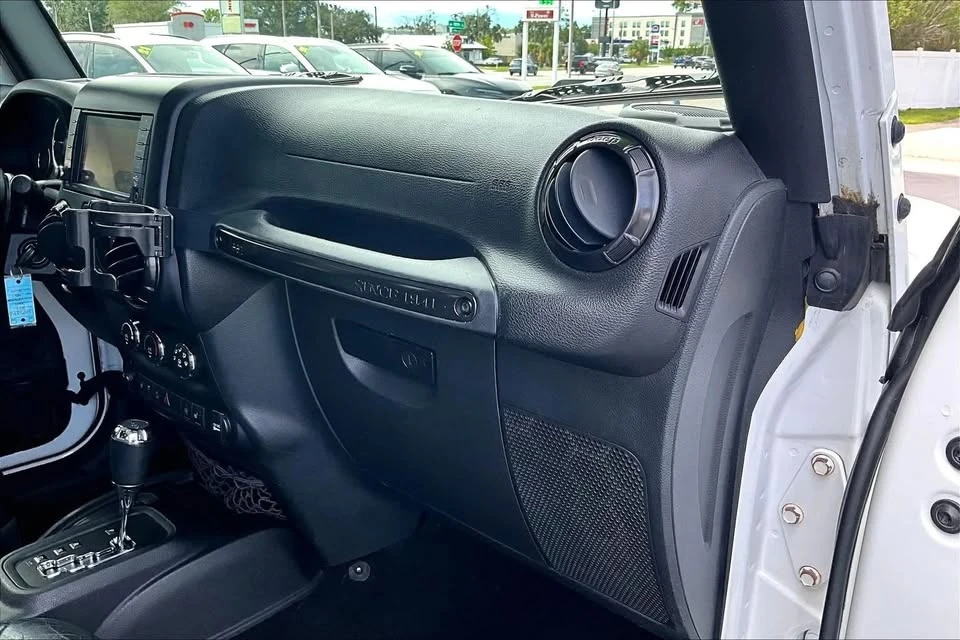 2017 Jeep JK Wrangler - Image 15 of 19