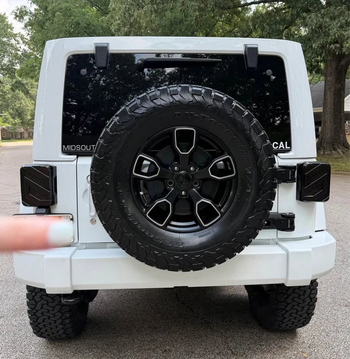 2017 Jeep JK Wrangler - Image 2 of 11
