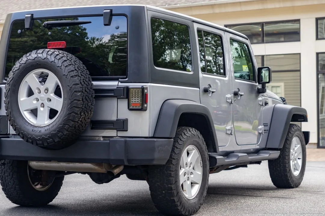 2017 Jeep - Image 25 of 31