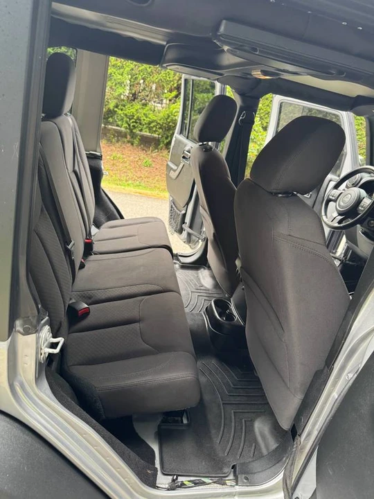 2017 Jeep JK Wrangler - Image 10 of 11
