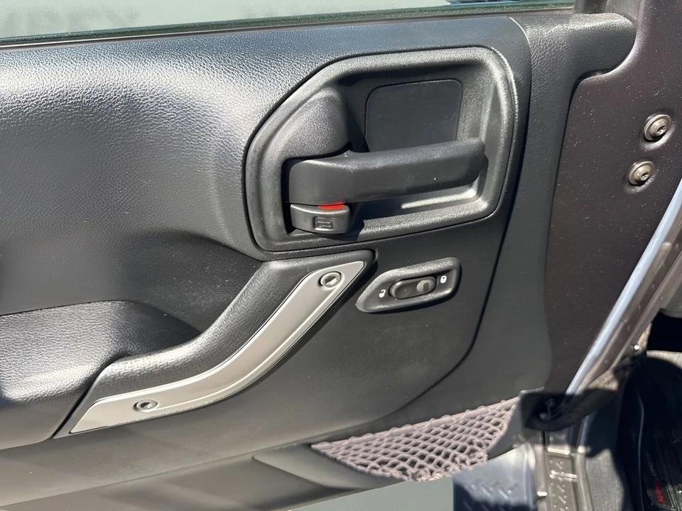 2017 Jeep - Image 26 of 31