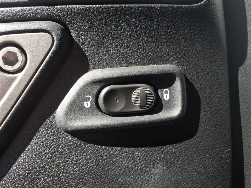 2017 Jeep JK Wrangler - Image 17 of 21
