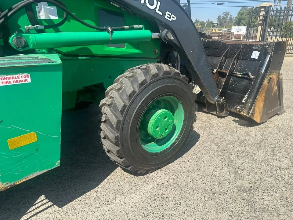 2017 John Deere - Image 6 of 10