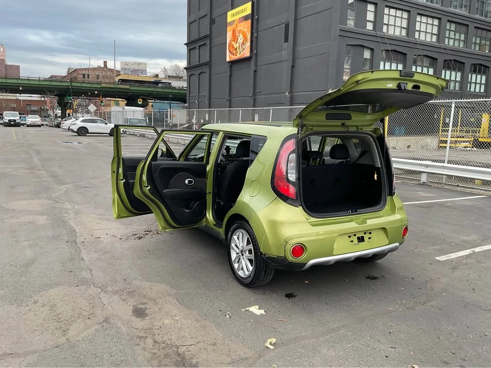 2017 Kia Soul - Image 5 of 9