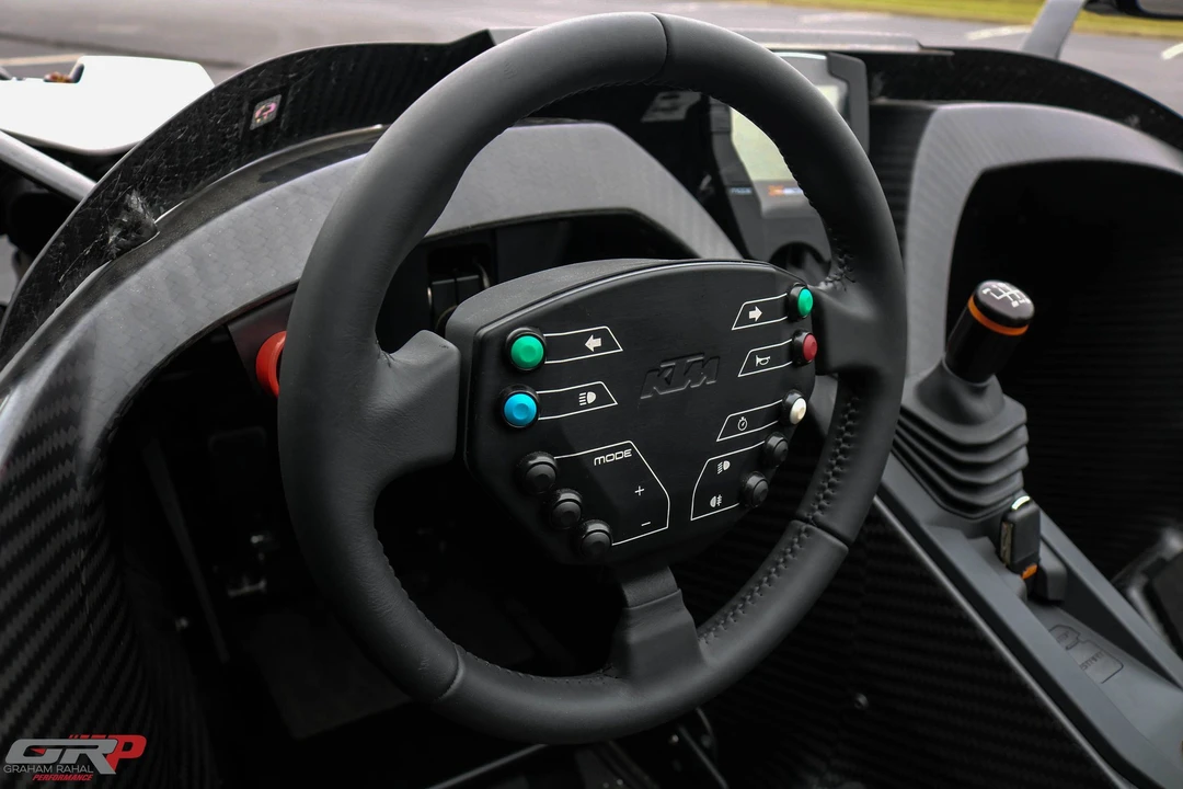 2017 Porsche 911 - Image 7 of 8