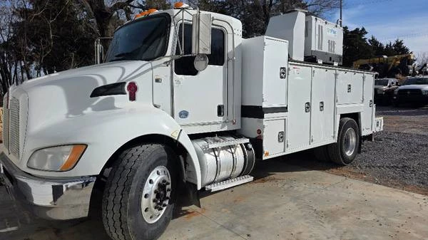 2017 Kenworth T370 - Image 2 of 21