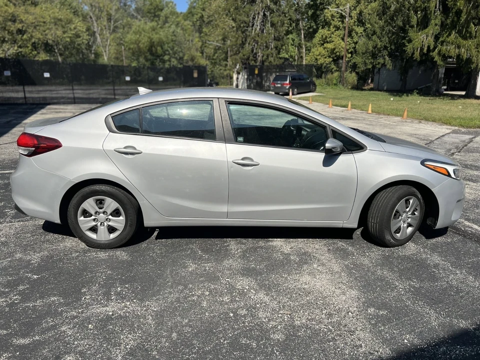 2017 Kia Forte - Image 4 of 14