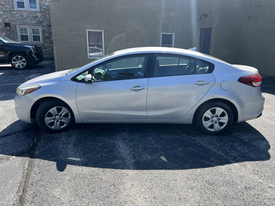 2017 Kia Forte - Image 6 of 14