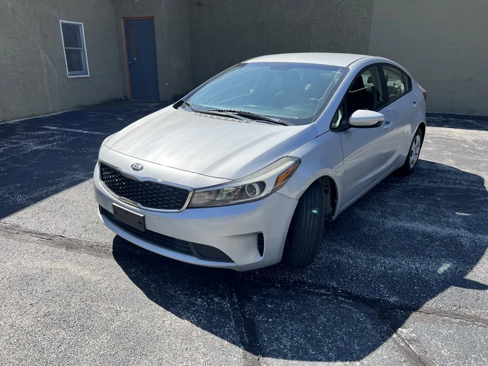2017 Kia Forte - Image 5 of 14