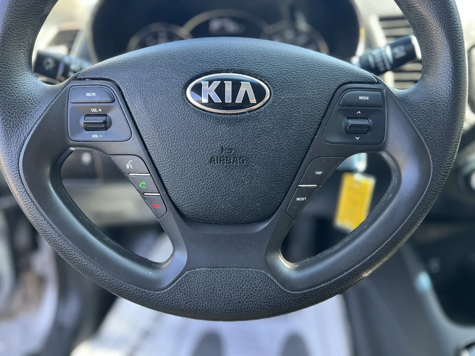 2017 Kia Forte - Image 10 of 14