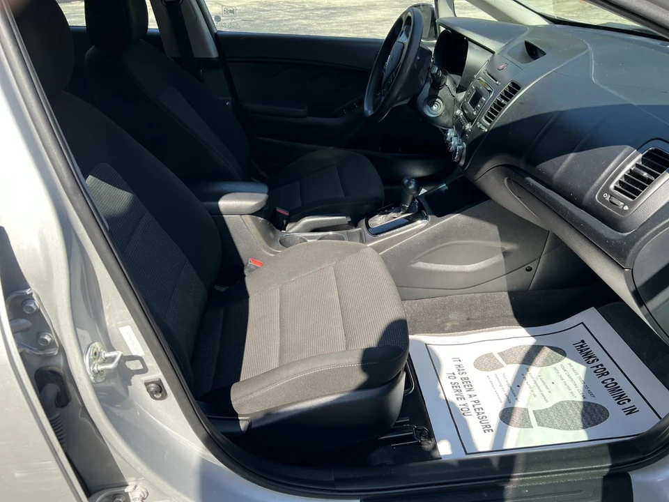 2017 Kia Forte - Image 8 of 14