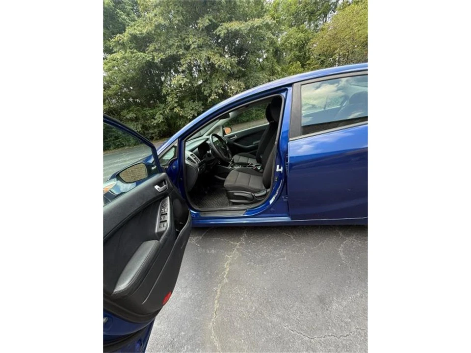 2017 Kia Forte - Image 11 of 17