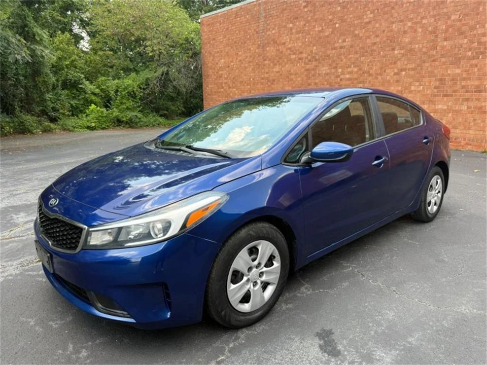 2017 Kia Forte - Image 4 of 17