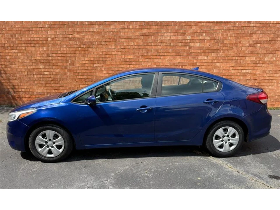 2017 Kia Forte - Image 5 of 17