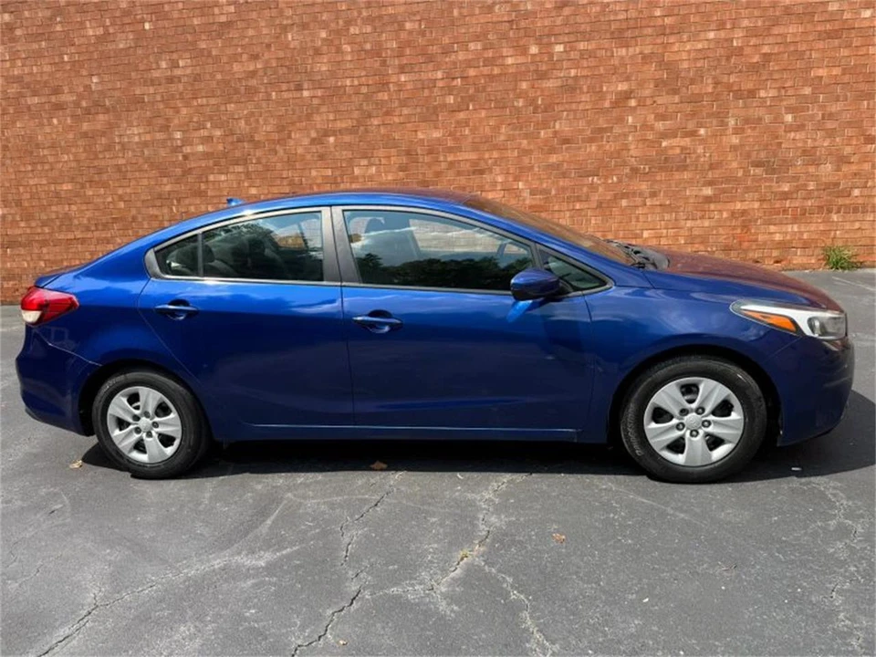 2017 Kia Forte - Image 9 of 17