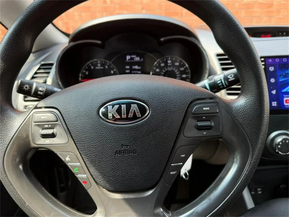 2017 Kia Forte - Image 16 of 17
