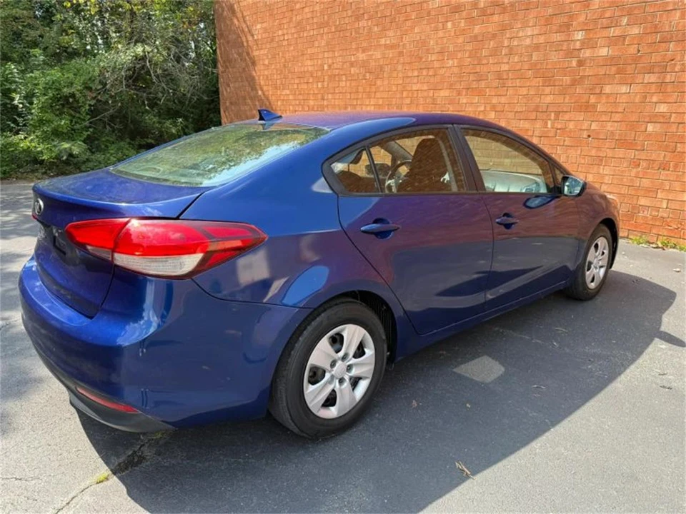 2017 Kia Forte - Image 8 of 17