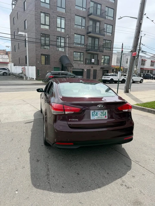 2017 Kia Forte - Image 4 of 8