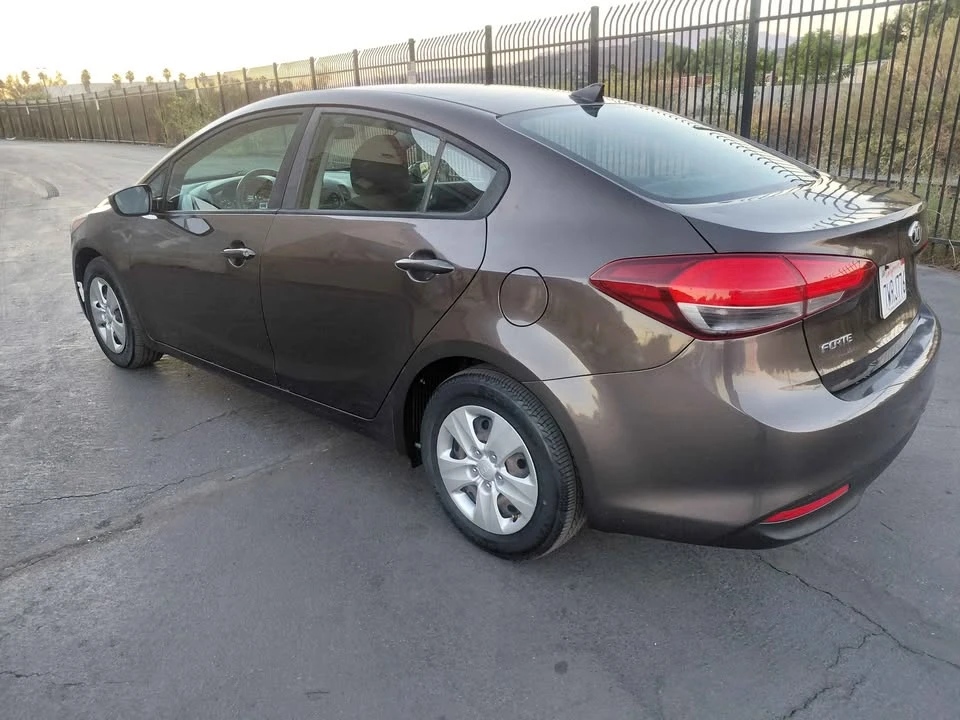 2017 Kia Forte - Image 3 of 11