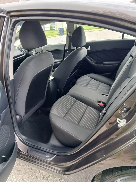 2017 Kia Forte - Image 6 of 9