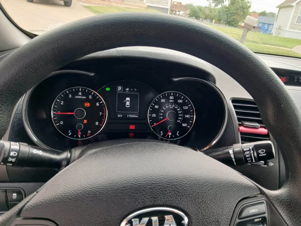 2017 Kia Forte - Image 5 of 9