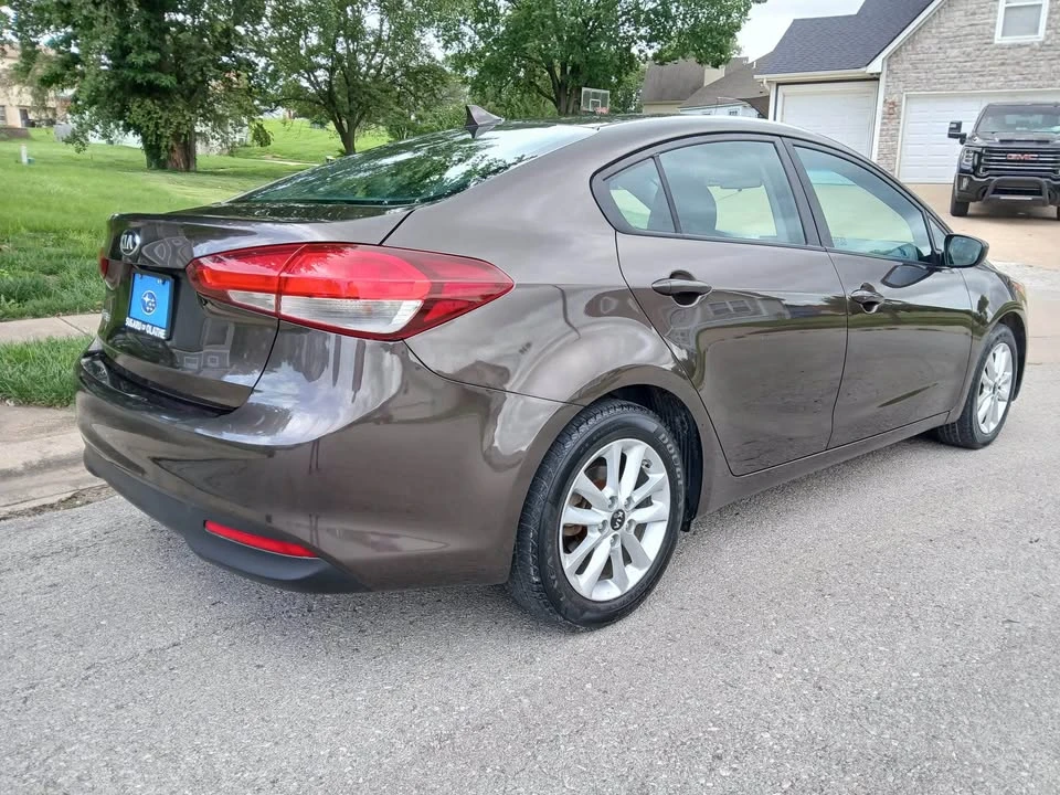 2017 Kia Forte - Image 2 of 9