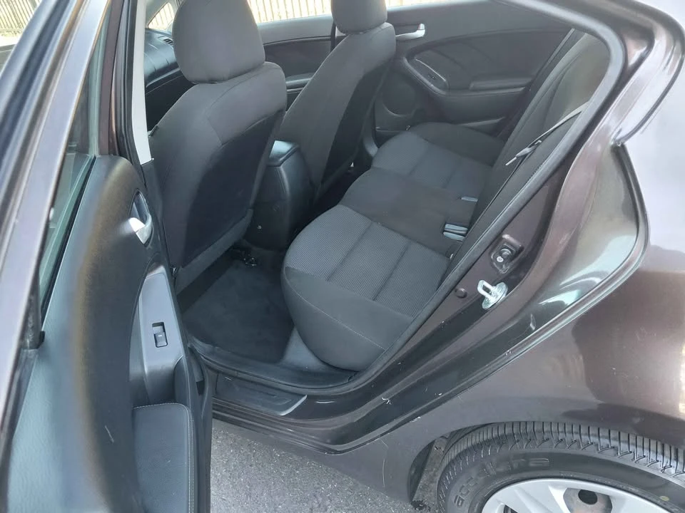 2017 Kia Forte - Image 8 of 11