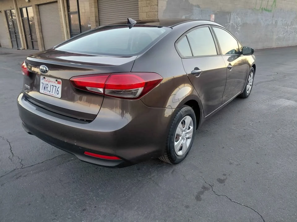 2017 Kia Forte - Image 4 of 11