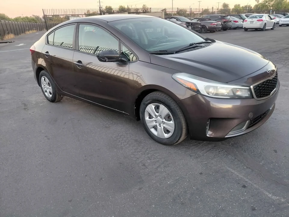 2017 Kia Forte - Image 2 of 11