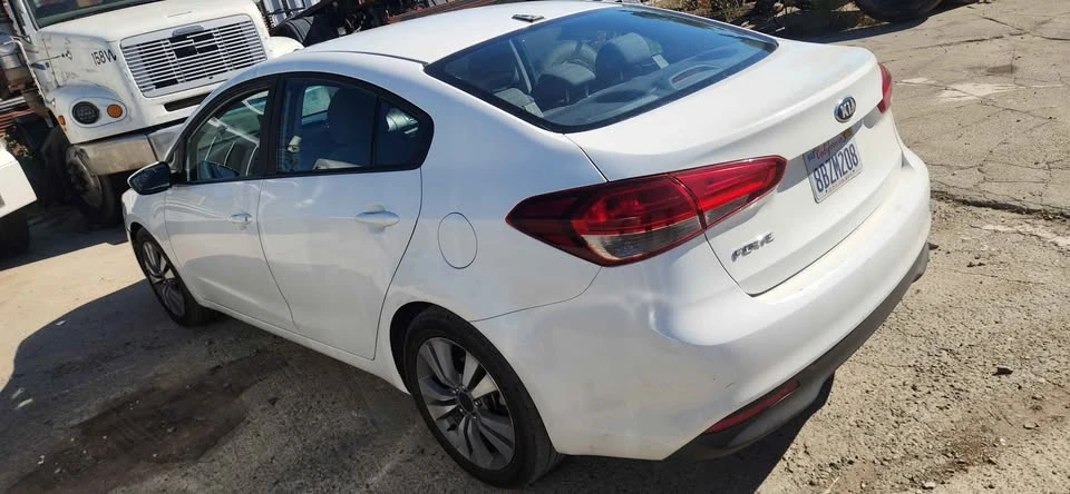 2017 Kia Forte - Image 2 of 5