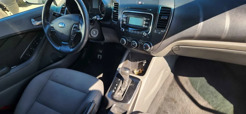 2017 Kia Forte - Image 4 of 5
