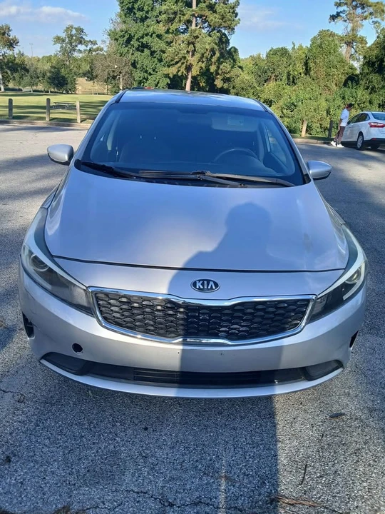 2017 Kia Forte - Image 2 of 17