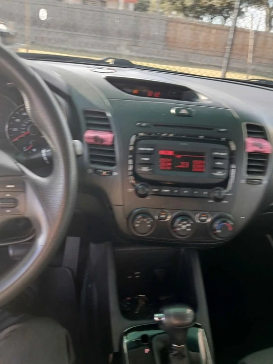 2017 Kia Forte - Image 16 of 17