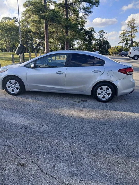 2017 Kia Forte - Image 6 of 17