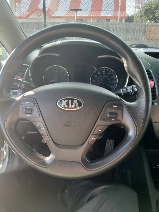 2017 Kia Forte - Image 13 of 17