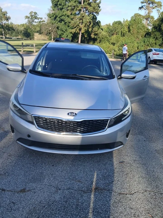 2017 Kia Forte - Image 4 of 17