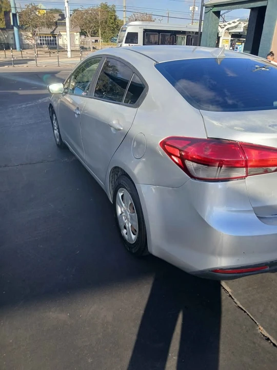 2017 Kia Forte - Image 8 of 17