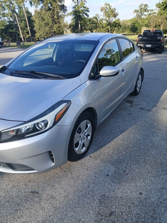 2017 Kia Forte - Image 5 of 17