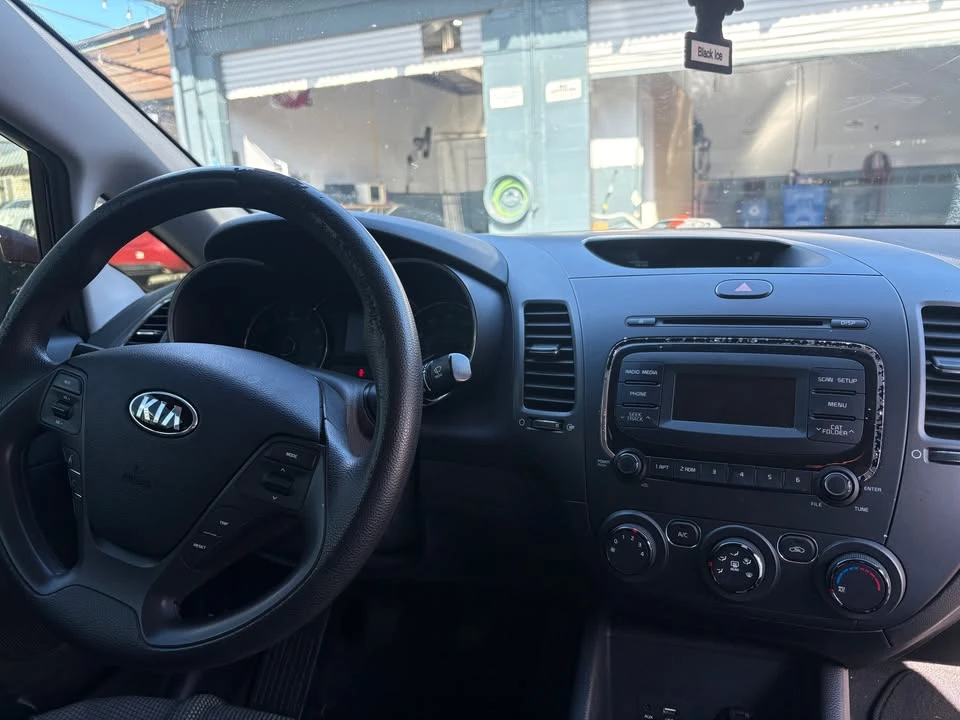 2017 Kia Forte - Image 12 of 13