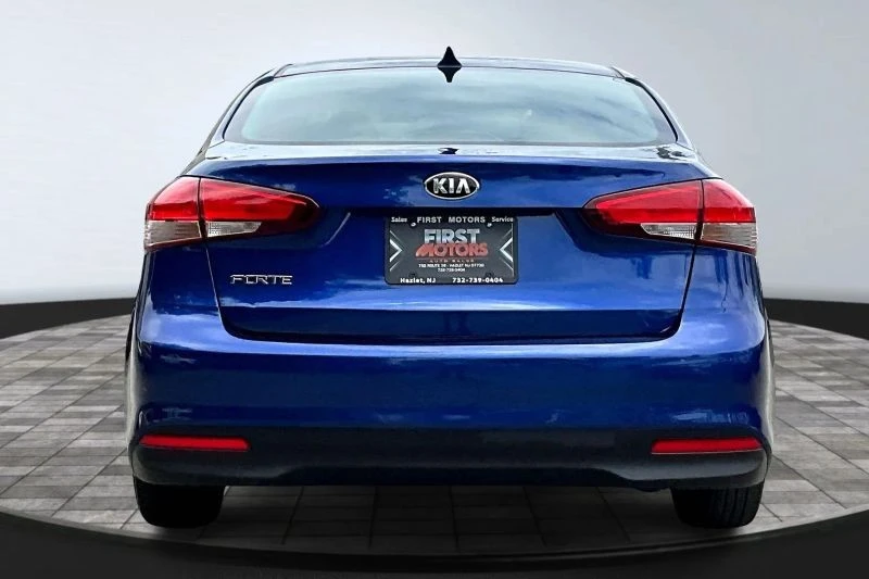 2017 Kia Forte - Image 6 of 12