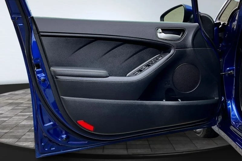 2017 Kia Forte - Image 9 of 12