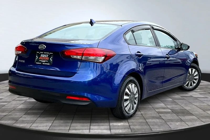 2017 Kia Forte - Image 5 of 12