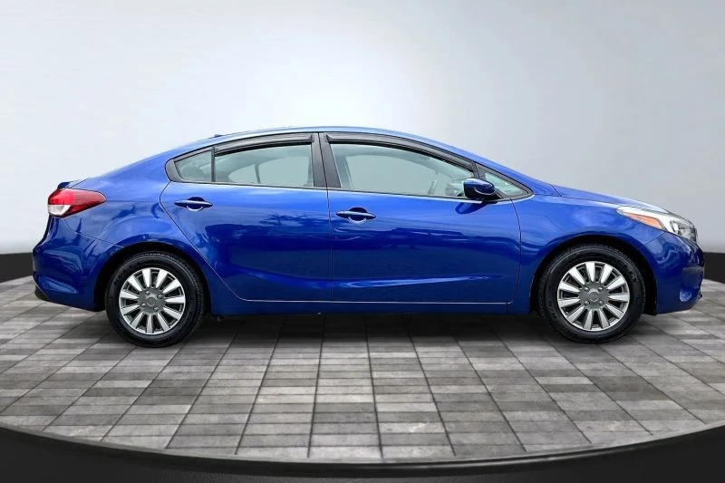 2017 Kia Forte - Image 8 of 12